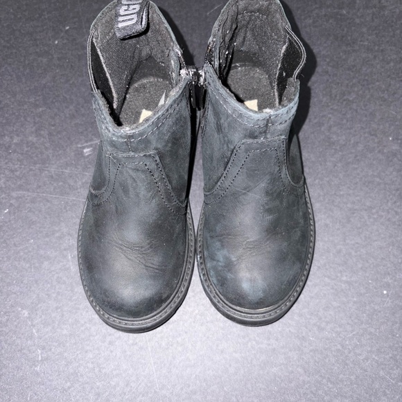 UGG Black Kids Boots - Picture 4 of 5